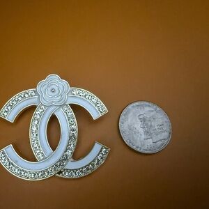 New upcycled CHANEL White and Gold Floral Brooch